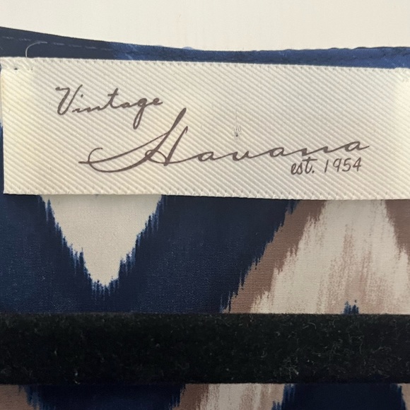 Small woman’s blue Chevron blouse bell sleeve - Picture 3 of 6